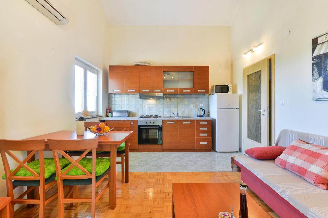 Family Friendly Apartments With A Swimming Pool Zadar - 18098 외부 사진