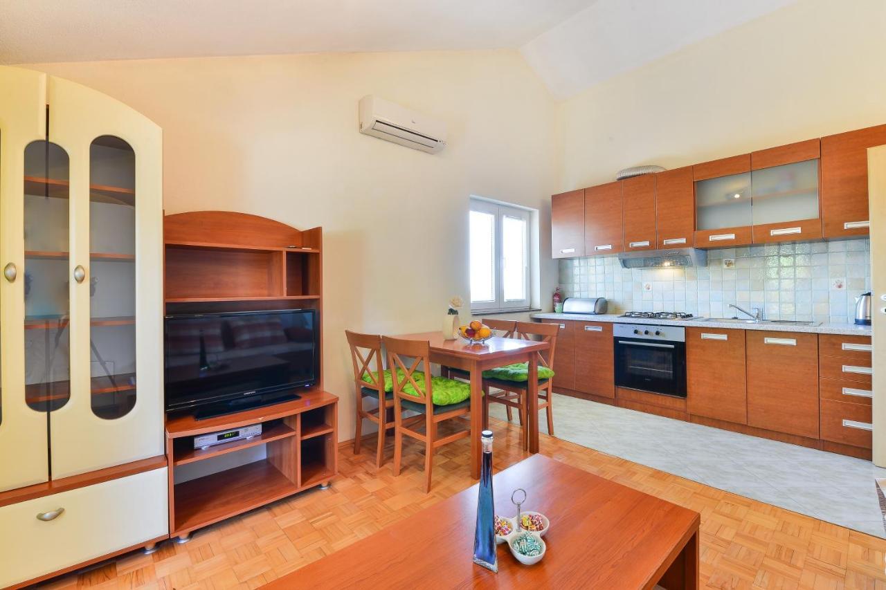 Family Friendly Apartments With A Swimming Pool Zadar - 18098 외부 사진