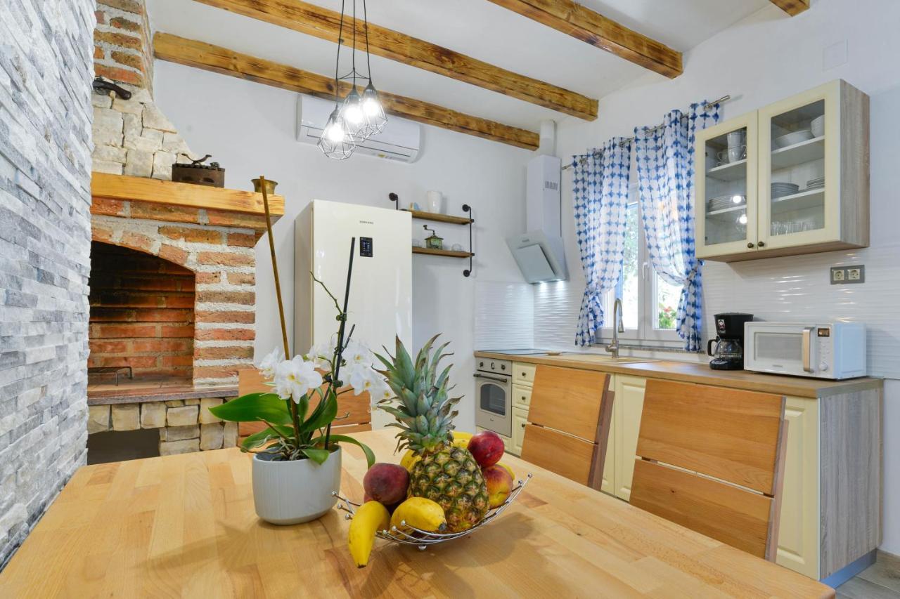Family Friendly Apartments With A Swimming Pool Zadar - 18098 외부 사진